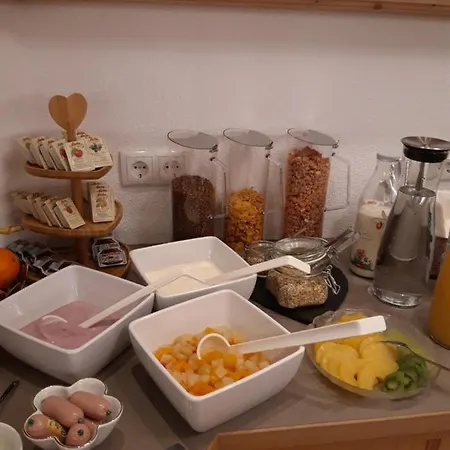 Haus Kuechelspitz Bed & Breakfast 3*