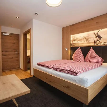 Haus Kuechelspitz Bed & Breakfast 3*