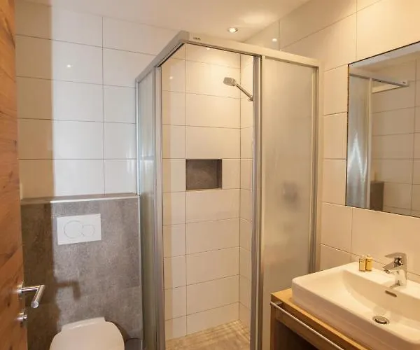 לינה וארוחת בוקר Haus Kuechelspitz 3*