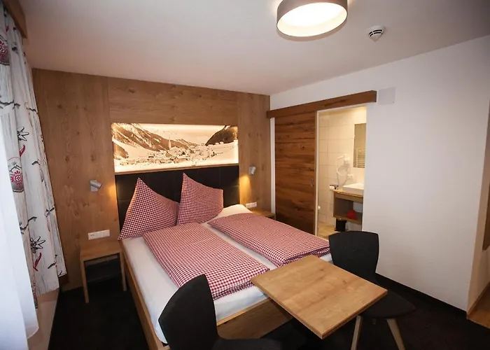 Haus Kuechelspitz B&B 이스크글