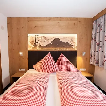 Haus Küchelspitz Bed and breakfast Ischgl