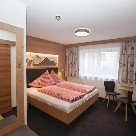 Haus Küchelspitz Bed and breakfast Ischgl